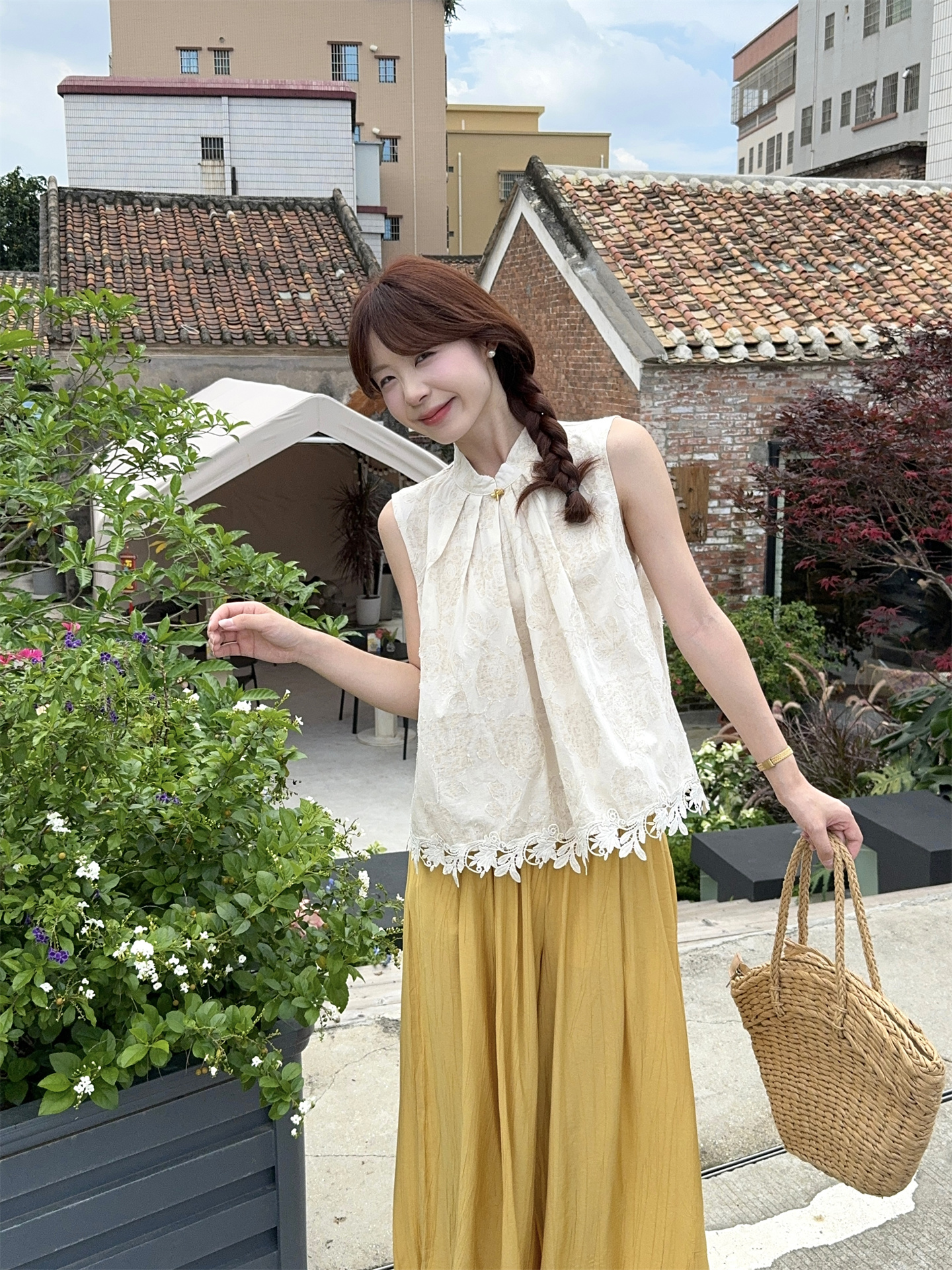 New Chinese Style Vintage Button Sleeveless Tank Top - Image 4
