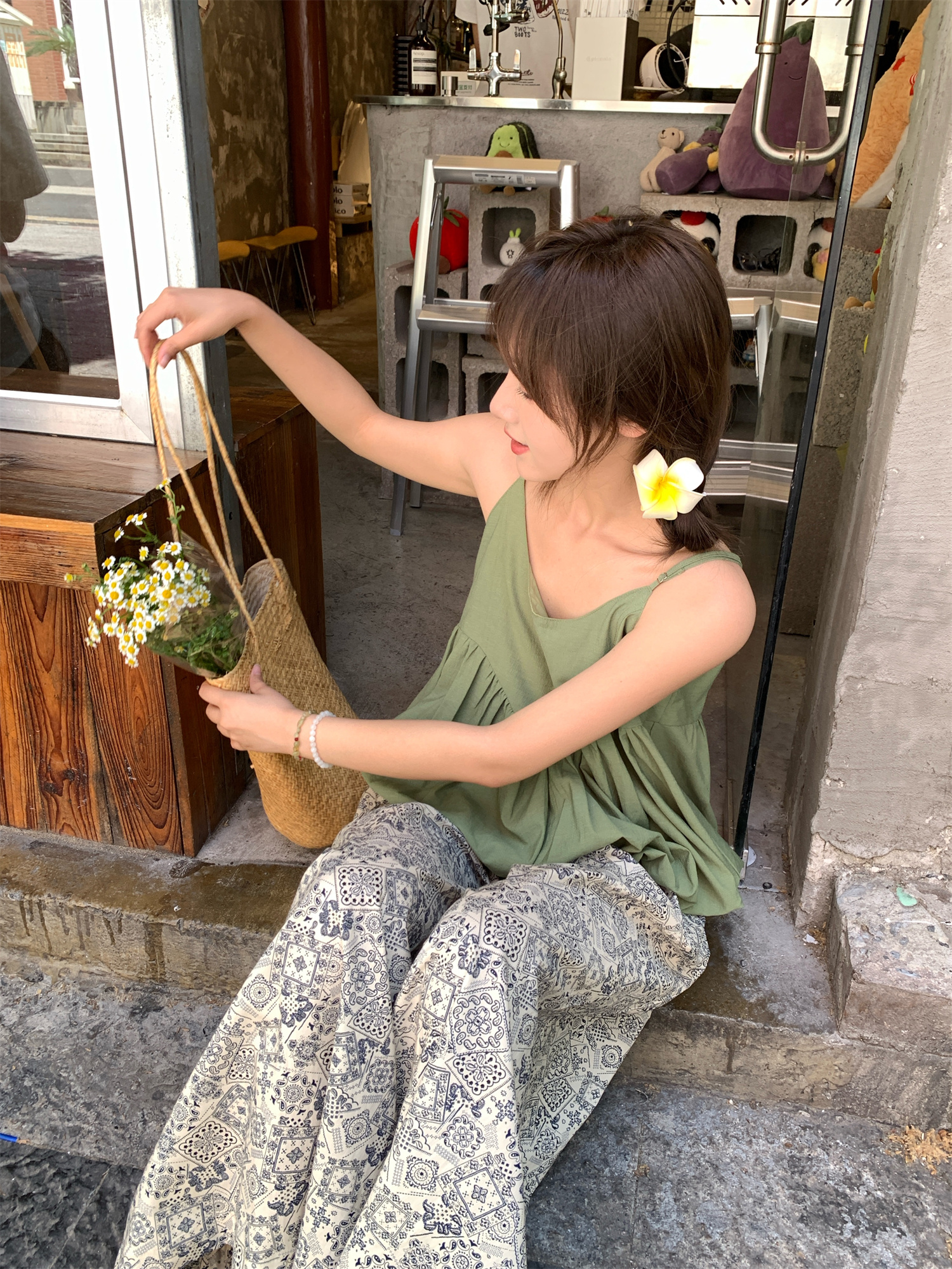 Sweet Commuter Cami Tank Top and Floral Cropped Pants Two-Piece Set - Image 2