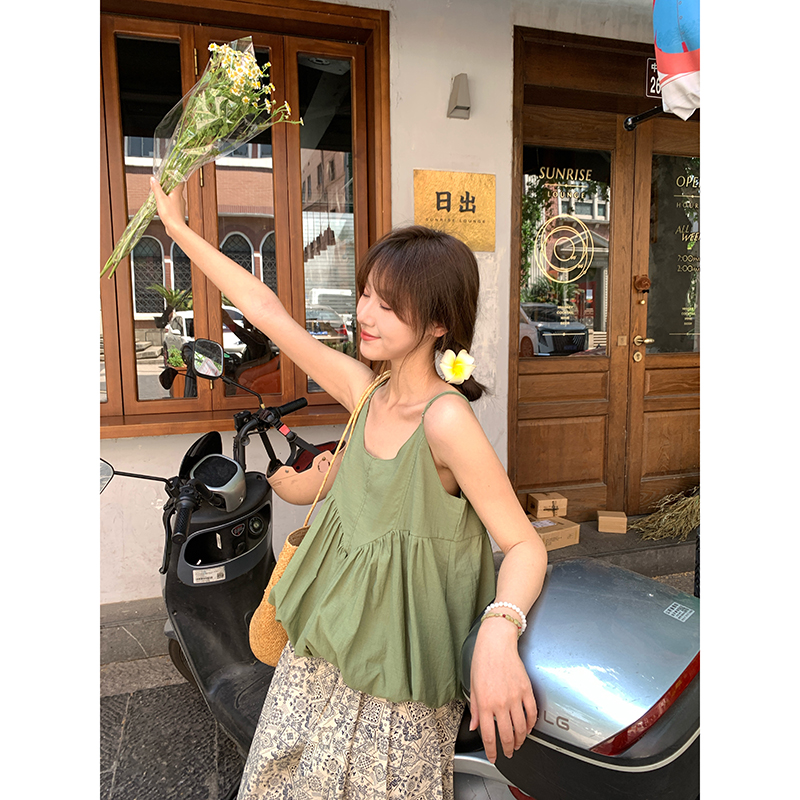 Sweet Commuter Cami Tank Top and Floral Cropped Pants Two-Piece Set - Image 5